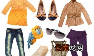 花帽子怎么搭配衣服 印花t恤怎么搭配帽子