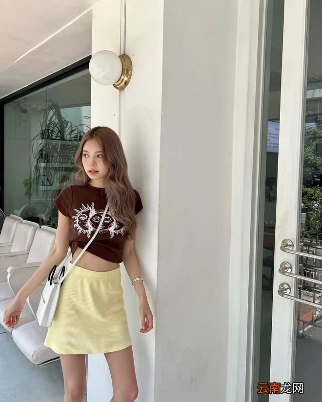 是时候穿裙子了！今夏这4款绝美半裙，爆显气质！