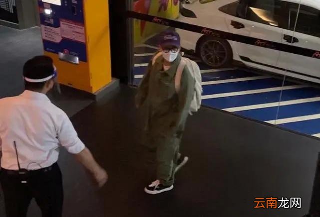 具俊晔在纽约曝光！打扮潮流却胖了一圈，硬汉形象全无尽显幸福肥