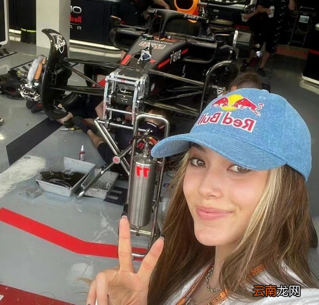 谷爱凌美国生活比在国内精彩！高调亮相F 1大奖赛，穿露脐装辣翻
