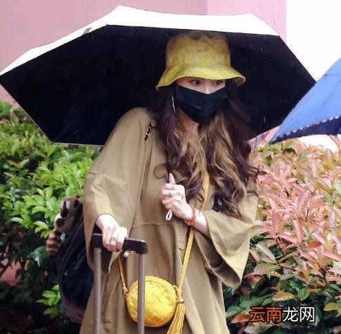 杨幂玩下衣失踪直接封神 幂式穿搭才是YYDS
