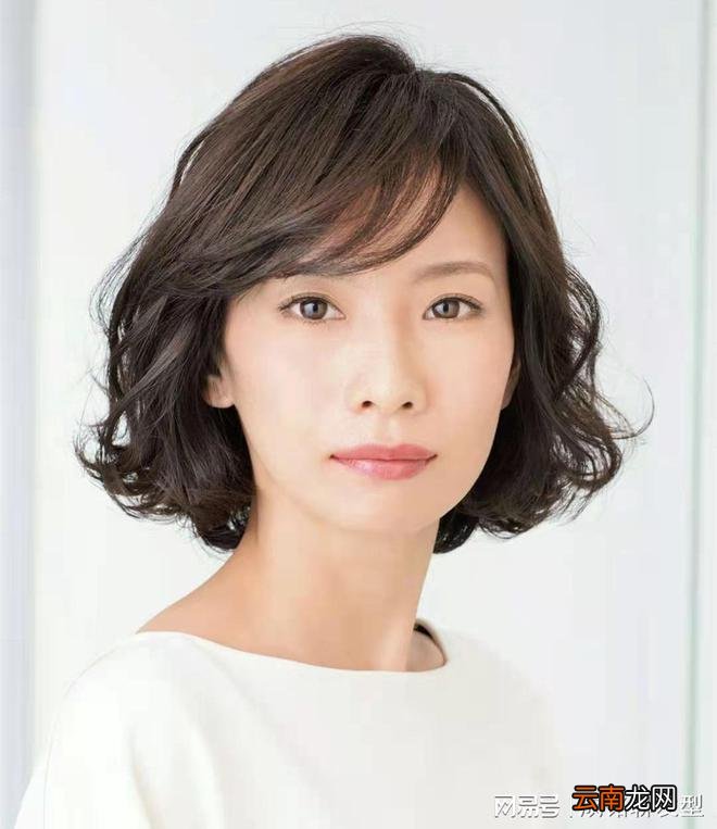 女人过了40岁别再乱染发 选对发色才能自然显年轻