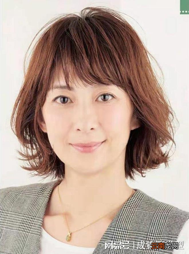 女人过了40岁别再乱染发 选对发色才能自然显年轻