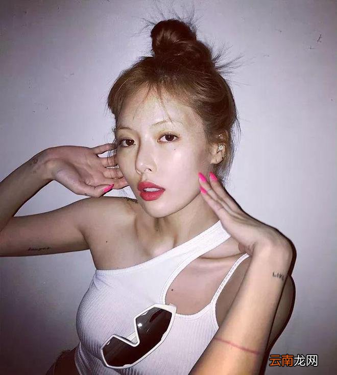 今夏流行的“渣女衫”时髦又高级