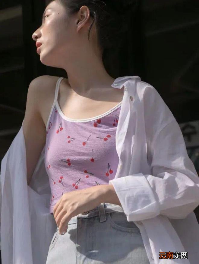 今夏流行的“渣女衫”时髦又高级