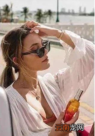 今夏流行的“渣女衫”时髦又高级
