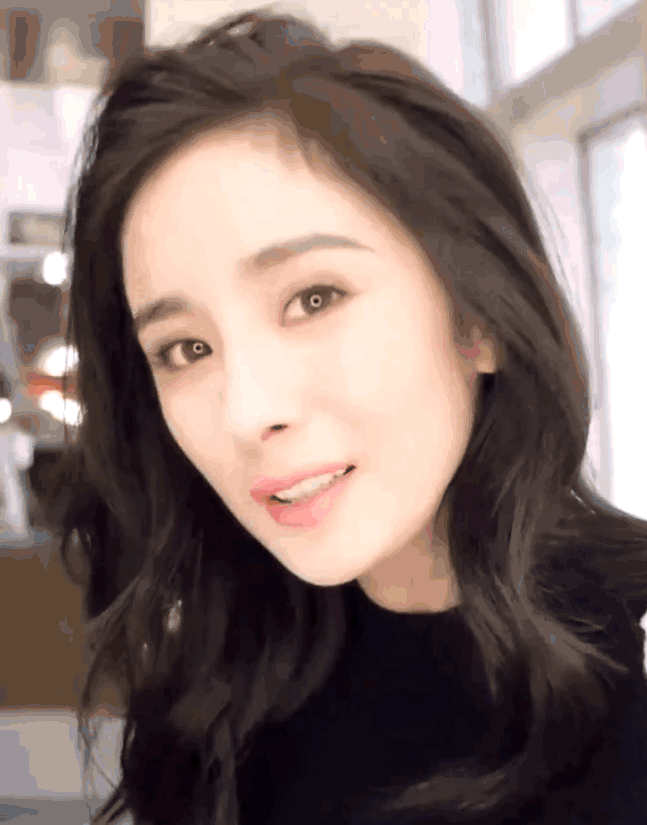 美腿效果堪比PS 杨幂就是靠这件单品让腿出圈