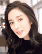 美腿效果堪比PS 杨幂就是靠这件单品让腿出圈