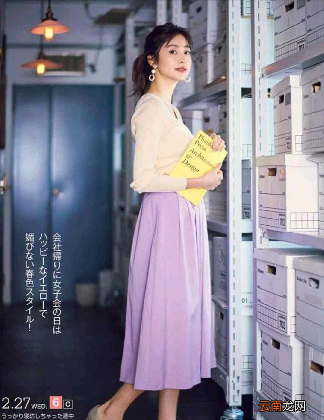 今夏流行穿“百褶裙”，3种颜色2种风格，照着穿可盐可甜