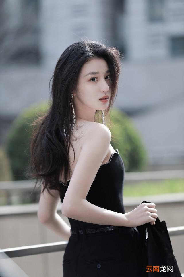 王楚然的清冷长相太美了 像从小说走出来的