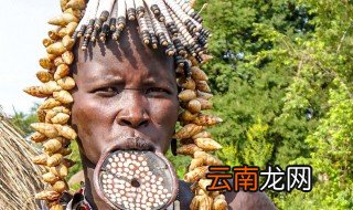 盘唇族怎么吃饭 唇盘族怎么吃东西
