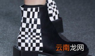 鞋子太紧挤脚怎么办视频 鞋子太紧挤脚怎么办