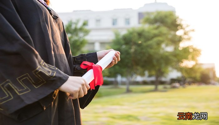 学士服怎么根据颜色区分学士种类 学士服装颜色区别