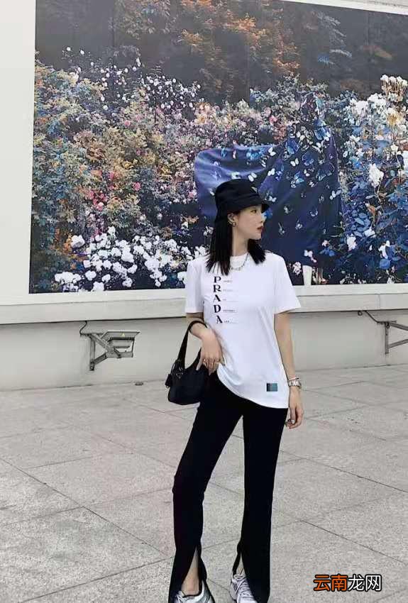今年火了的“开叉裤” 要选对款式才时髦显腿长