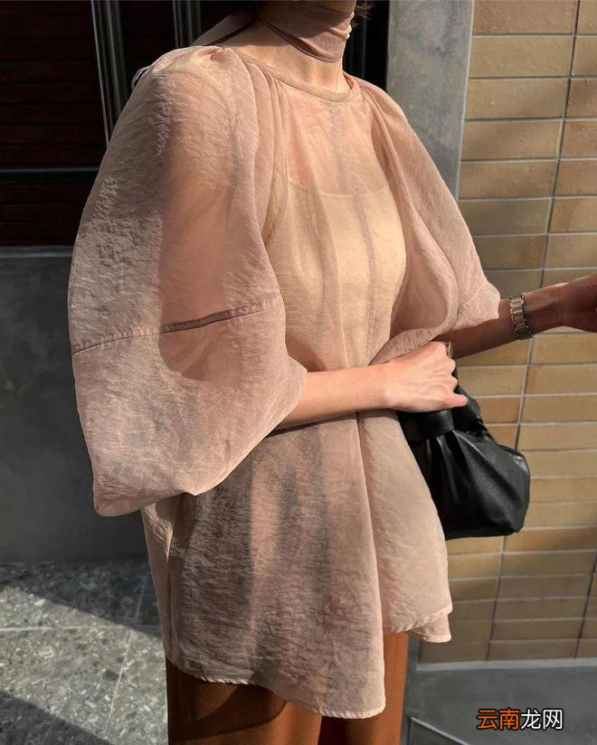 穿得宽松 美得更放松