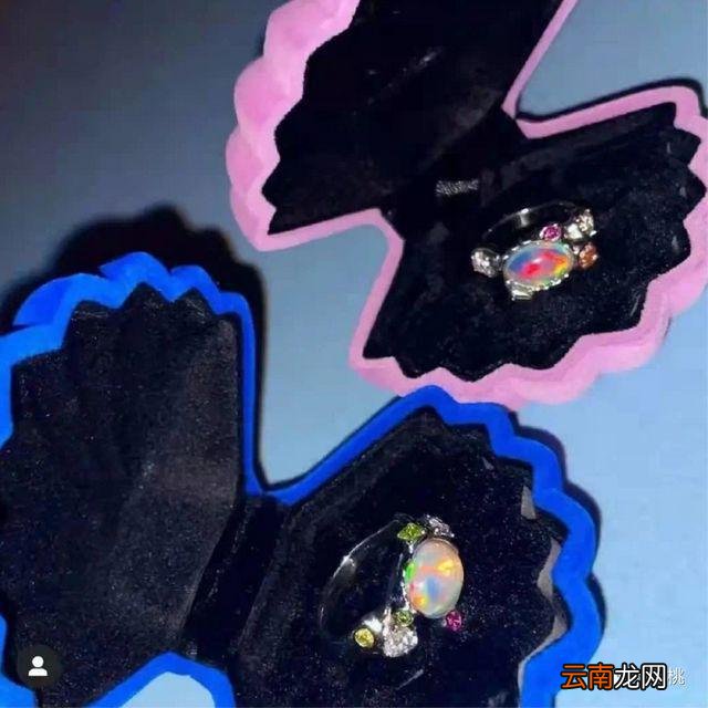 泫雅的订婚戒指 直接花掉男友一半财产？