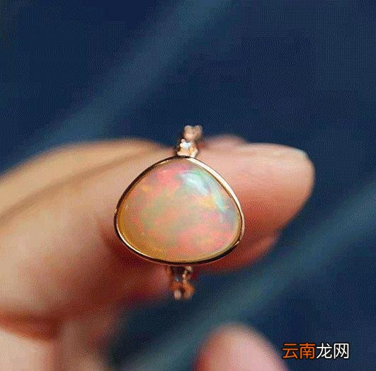 泫雅的订婚戒指 直接花掉男友一半财产？