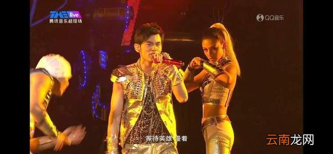 姜还是老的辣 周杰伦演唱会造型燃出新高度