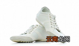 鞋子刷完发黄怎么办 鞋子刷完发黄怎么回事