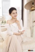 过了40岁的女人，多穿5种“优雅色”，高级显白，还年轻10岁