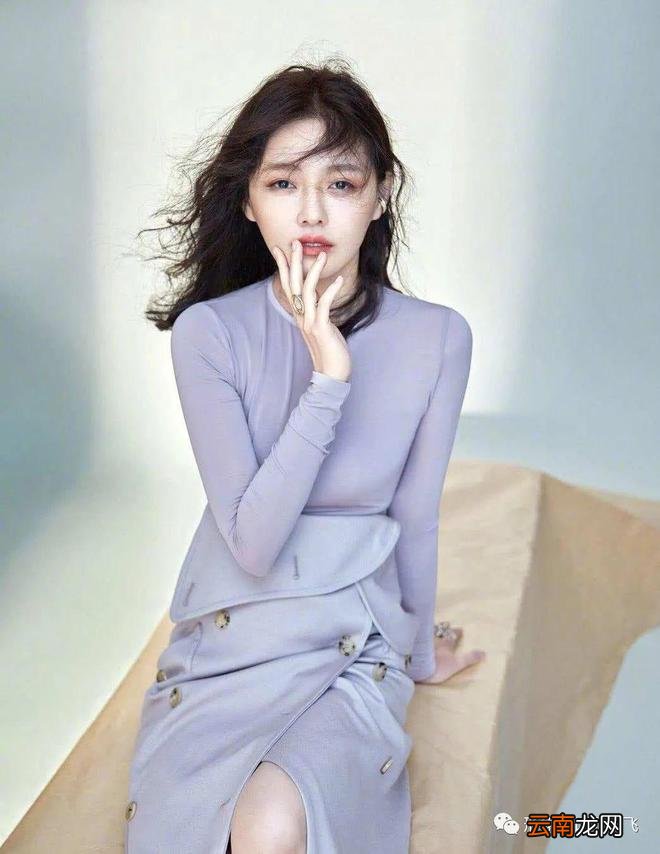 过了40岁的女人，多穿5种“优雅色”，高级显白，还年轻10岁
