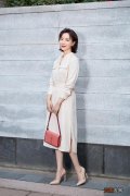 超模常见的“精致型”穿法，有2个窍门，简约高级，适合中年女人