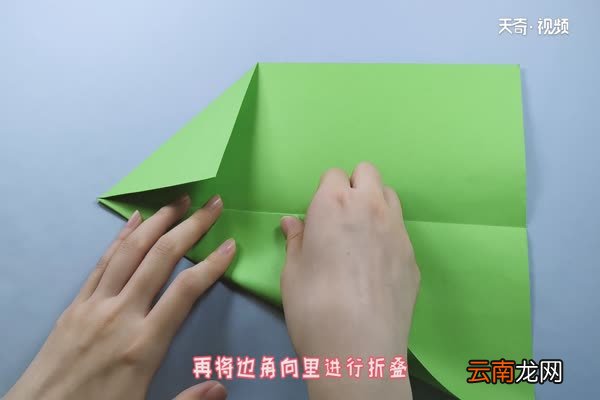 正方形纸飞机怎么折 正方形纸飞机的折法