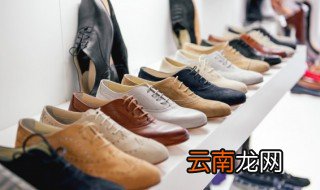 白色裤子怎么搭配鞋子 男生白色裤子怎么搭配鞋子