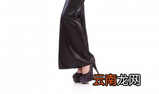 黑色鞋子怎么搭配裤子图片 黑色鞋子怎么搭配裤子