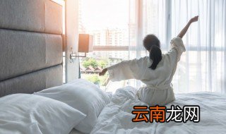 白色床单清洗后掉色怎么处理 床单洗的时候掉色了用什么办法好