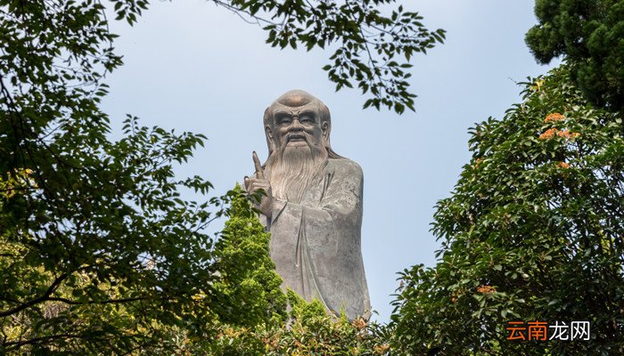 天地不仁以万物为刍狗这句话是什么意思 天地不仁以万物而刍狗是什么意思