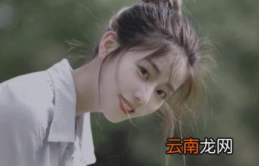 脸上一摸全是小颗粒不是痘痘用什么药(脸上一摸全是小颗粒不是