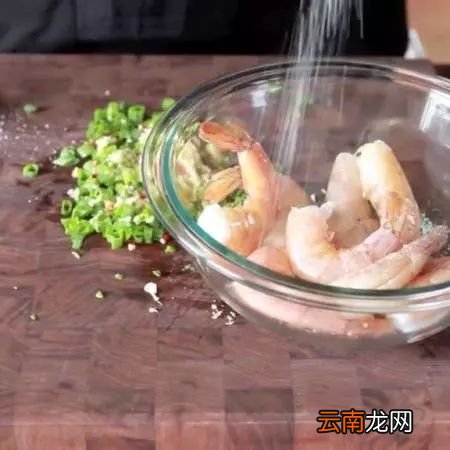 虾最好吃的做法 这道蒜蓉大虾你学会了么