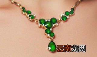 翡翠手牌什么价格，翡翠生肖牌多少钱