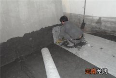 房顶漏水留下的黄印如何清除