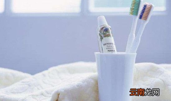 502胶水把脸黏住了怎么办