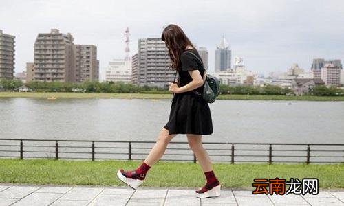 用脚跟走路会瘦腿吗 走路用脚尖还是脚跟易瘦小腿