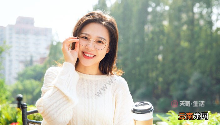 眼镜腿松了怎么调紧眼镜腿松了的调紧方法