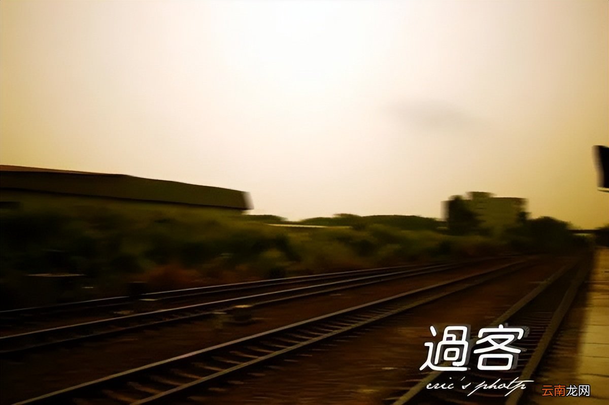 我到底是情人还是朋友什么歌 到底是情人还是朋友是什么歌