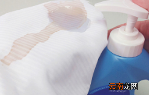 已经干了的红酒渍怎么洗，白色衣服沾了红酒怎么洗掉